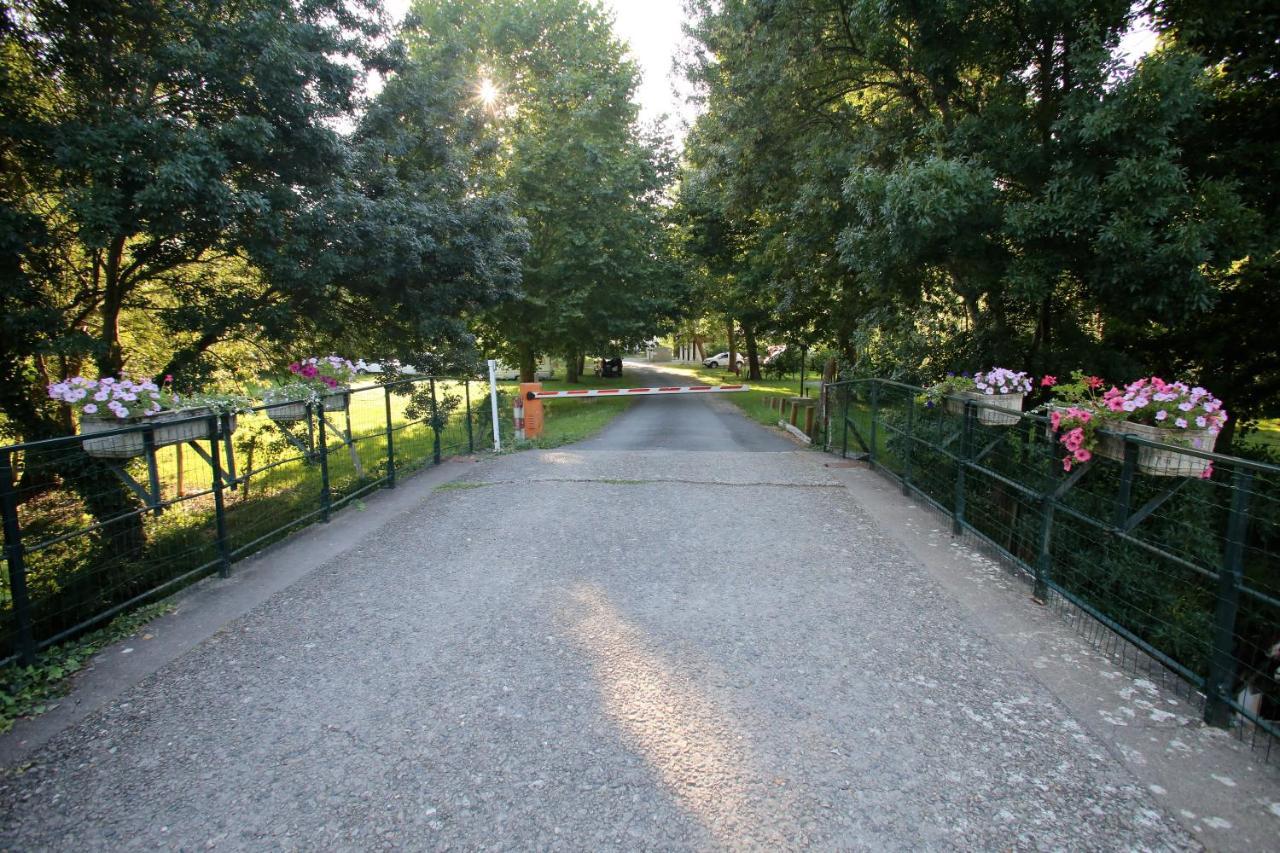 Camping L'Ilot Du Chail Sansais Экстерьер фото